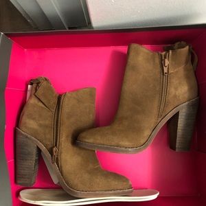 Vince Camuto booties